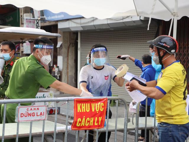 Hà Nội: Phong toả xã có khoảng 25.000 người sau khi ghi nhận ca dương tính SARS-CoV-2