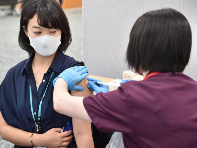 Phát hiện mới về tạp chất khiến Nhật bản ngừng sử dụng 2,63 triệu liều vaccine Moderna
