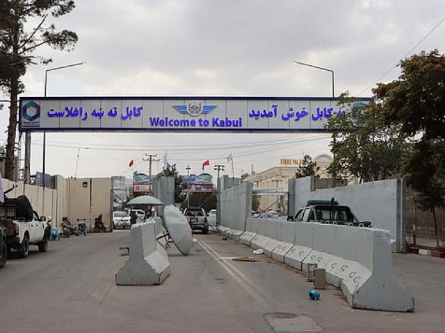Máy bay nước ngoài đầu tiên hạ cánh xuống Kabul sau khi quân đội Mỹ rời đi