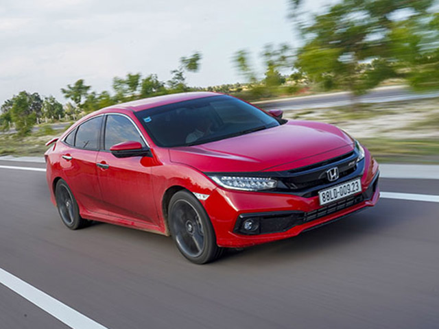 Xả hàng dọn kho Honda Civic giảm giá lên đến 100 triệu đồng