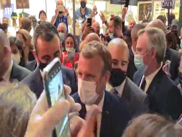 Video: Khoảnh khắc Tổng thống Pháp Macron bị ném trứng trúng người