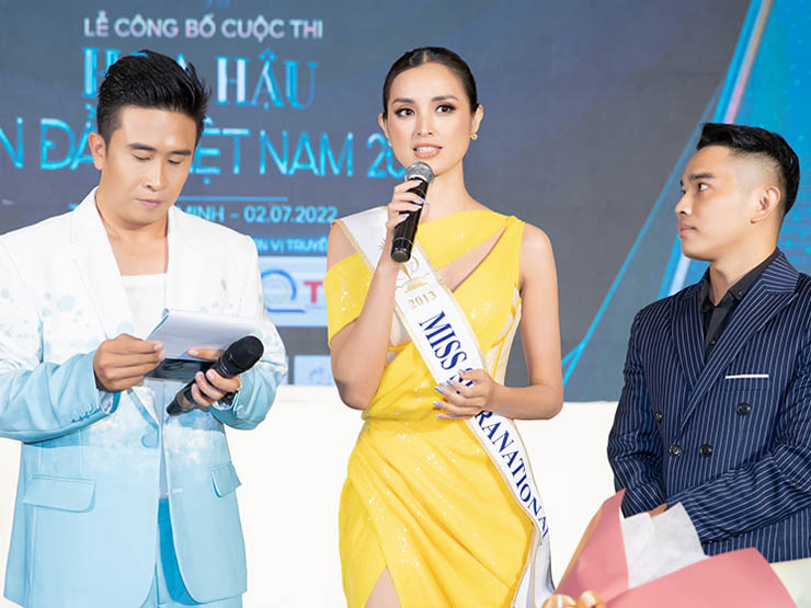 NSND Lan Hương chấm thi nhan sắc cùng "Hoa hậu siêu quốc gia" Philippines