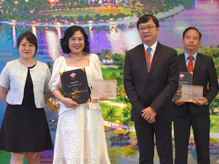 Vinhomes được vinh danh top 10 chủ đầu tư bất động sản hàng đầu Việt Nam