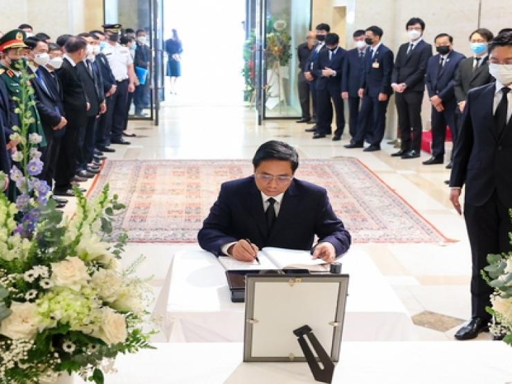 Chùm ảnh: Thủ tướng Phạm Minh Chính ghi sổ tang tưởng niệm cựu Thủ tướng Nhật Bản Abe Shinzo