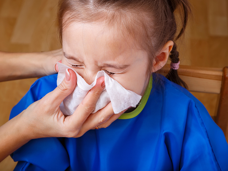 Dịch cúm A bùng phát, trẻ nhập viện liên tục do bệnh chuyển nặng, cha mẹ cần làm gì?
