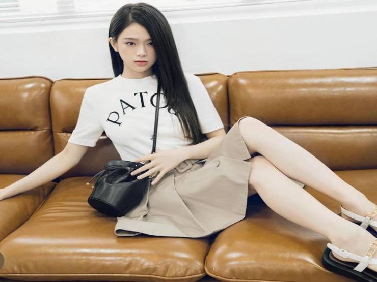 Hot girl Link Ka được khen ngợi với phong cách mặc đúng tuổi