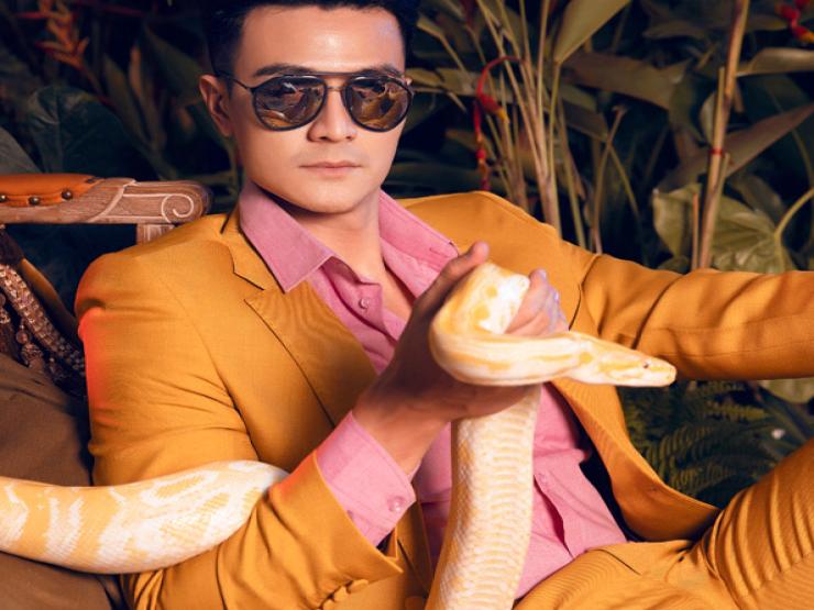 Vĩnh Thụy 'chất chơi' khi làm mẫu bên trăn thật