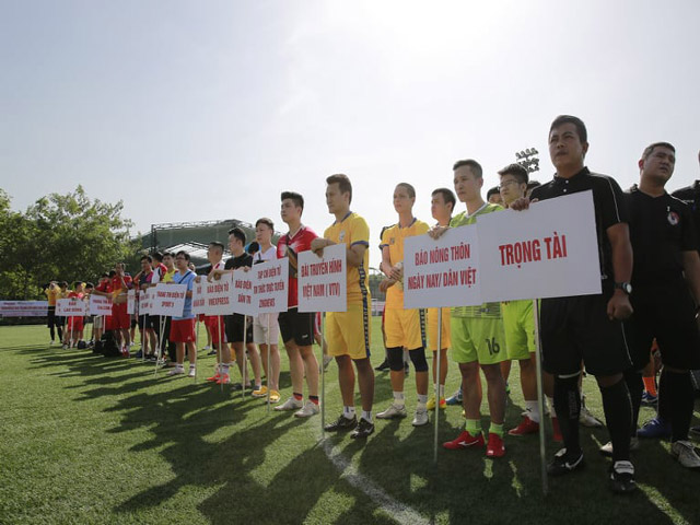 Khai mạc Giải bóng đá NTNN/Dân Việt 2020: Hấp dẫn ngay từ loạt trận mở màn