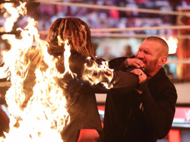 Roman Reigns đã trở lại tham gia vào các sự kiện WWE sau khi đánh bại chứng ung thư?