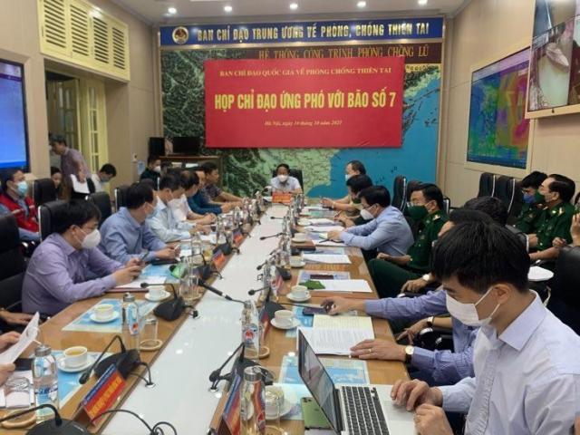 Phó Thủ tướng Lê Văn Thành chủ trì họp khẩn ứng phó bão số 7 và mưa lũ