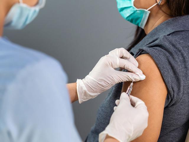 Bộ Y tế đề nghị TP.HCM điều tra việc tiêm vắc-xin COVID-19 thu phí