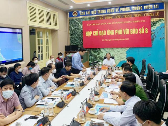 Phó Thủ tướng Lê Văn Thành: Bão số 8 di chuyển rất nhanh, tuyệt đối không chủ quan