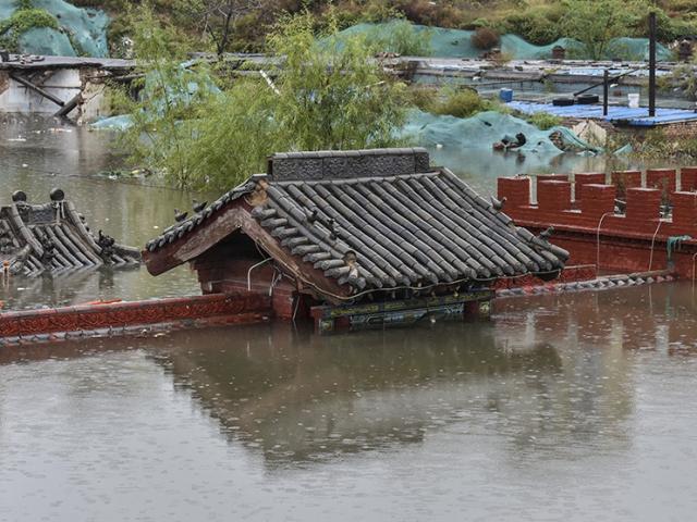 Mưa lớn hủy hoại hàng trăm "bảo vật" ngàn năm ở Trung Quốc
