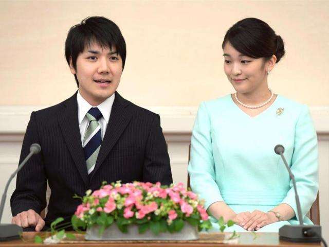 Công chúa Nhật Bản gặp hôn phu sau 3 năm xa cách, dân biểu tình dọa “xóa sổ” chú rể