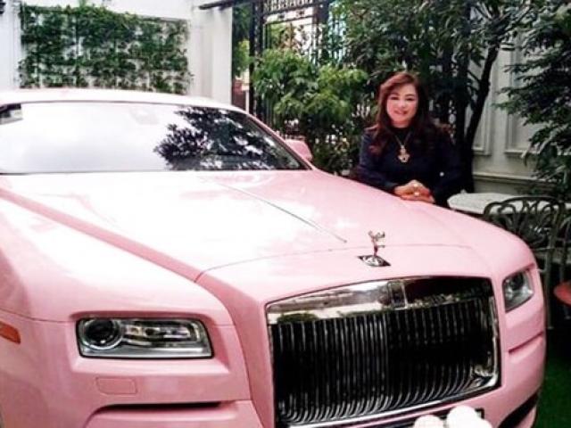 Bà Nguyễn Phương Hằng và loạt nữ đại gia Việt gây chú ý với những siêu xe hồng bạc tỷ hút mắt