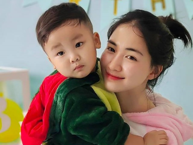 Con trai 3 tuổi của Hòa Minzy gặp rắc rối vì quá "hot", mẹ bỉm lập tức lên tiếng