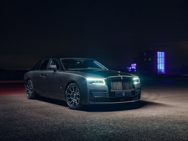 Hình nền Rolls-Royce Ghost Black Badge 640x480 là sự lựa chọn hoàn hảo cho những người yêu thích hiệu suất cao và sự sang trọng trong thiết kế ô tô. Hãy xem hình ảnh để thưởng thức vẻ đẹp hoàn hảo của chiếc xe huyền thoại này!