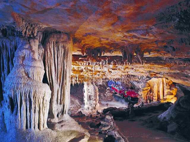 Mãn nhãn với hang động tự nhiên “đẹp như tạc” ở xứ cờ hoa