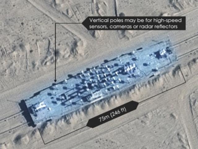 Ảnh vệ tinh làm lộ vật thể giống tàu sân bay hạt nhân Mỹ ở sa mạc Trung Quốc
