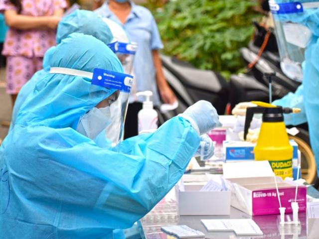 Hà Nội: 6 nhân viên quán cà phê test nhanh dương tính với SARS-CoV-2