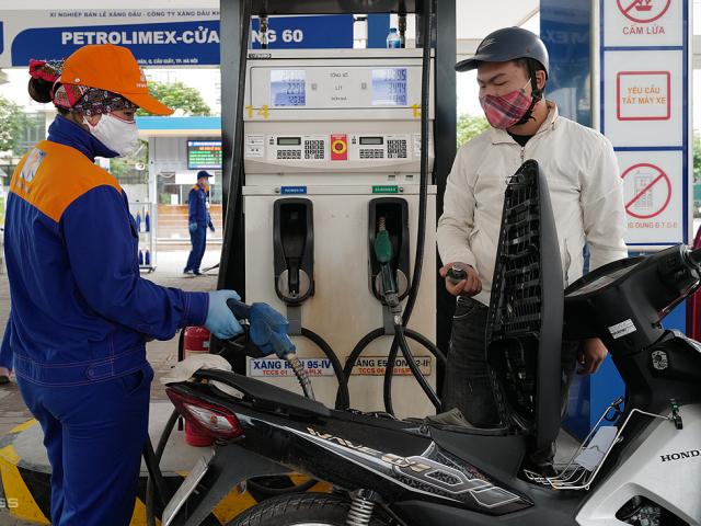 Giá xăng dầu hôm nay 18/11: Quay đầu tăng trở lại khi số lượng tồn kho khác xa dự báo