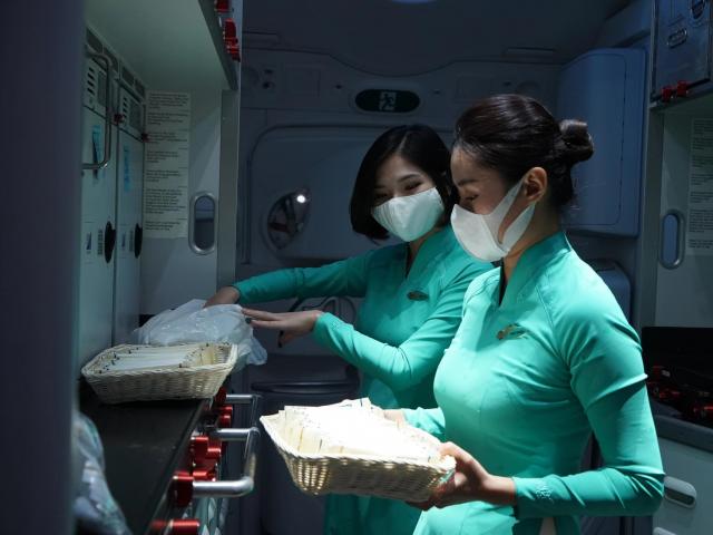 Khó khăn khi “cất cánh”, Vietnam Airlines lấn sân bán hàng online