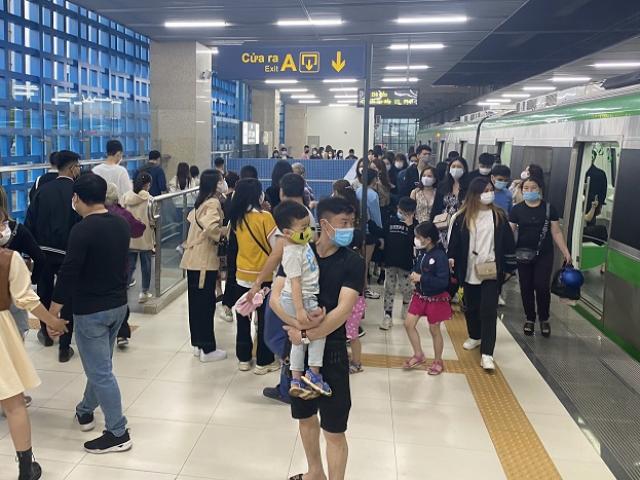 Khách đi tàu Cát Linh – Hà Đông giảm 42,4% trong ngày đầu tiên mở bán vé