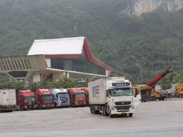 Hàng chục nghìn tấn nông sản ùn ứ tại cửa khẩu Lạng Sơn: Vì sao?