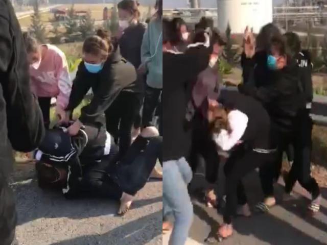 Hai cô gái bị đánh hội đồng dã man, nhóm thanh niên đứng ngoài reo hò