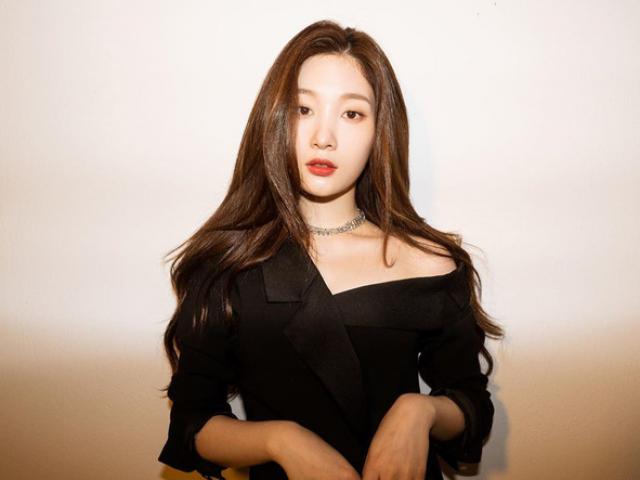 Vẻ đẹp trong sáng không thể chối từ của 'nữ thần' Kpop