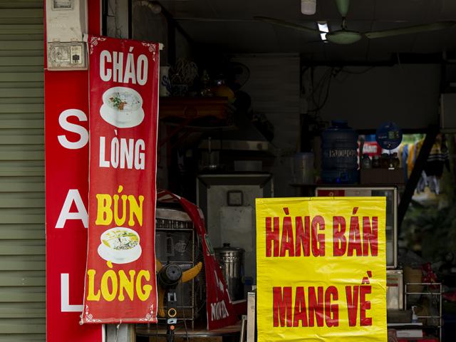 Hà Nội: Nhiều phường ở quận Hoàn Kiếm dừng bán hàng ăn, uống tại chỗ