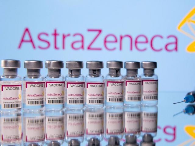 Covid-19: Hiệu quả ngăn ngừa biến thể Omicron của mũi vaccine AstraZeneca thứ ba