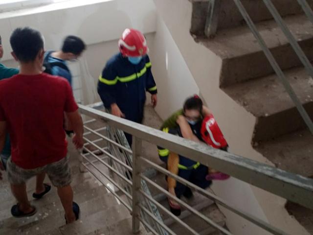 Lửa bao trùm căn hộ chung cư ở Sài Gòn, 6 người được giải cứu